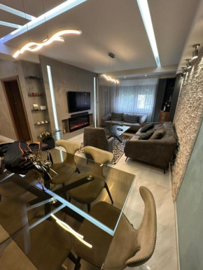 Luxury Apartment 2 Bedrooms, Near City Center & East Gate Mall